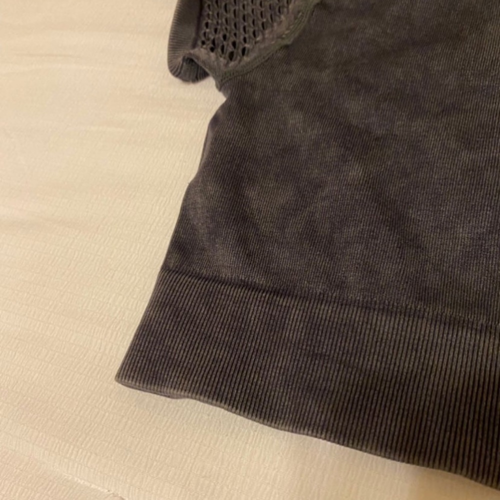 Amazon workout top - Picture 2 of 2